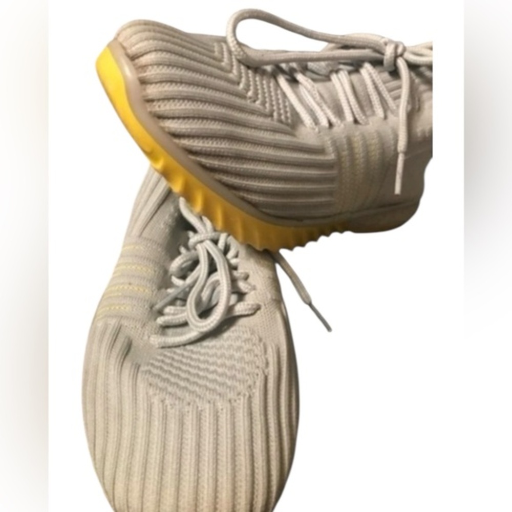 Danskin lace-up 6.5